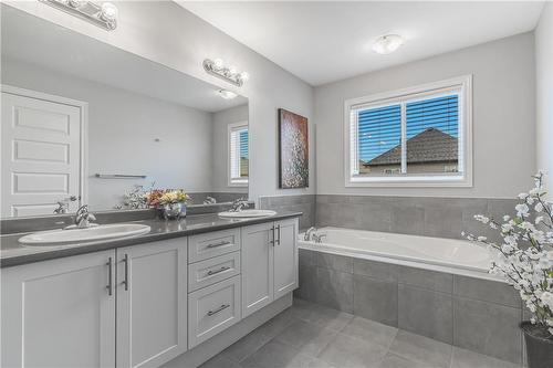 62 Bethune Avenue, Hamilton, ON - Indoor Photo Showing Bathroom