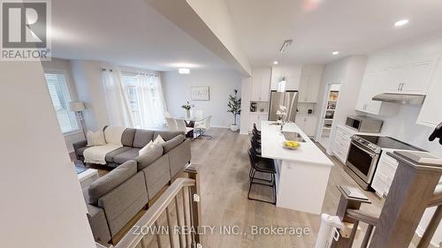 396 Ventoux Avenue, Ottawa (Cumberland), ON - Indoor Photo Showing Kitchen