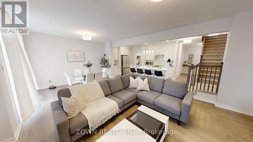 396 Ventoux Avenue, Ottawa (Cumberland), ON - Indoor Photo Showing Living Room