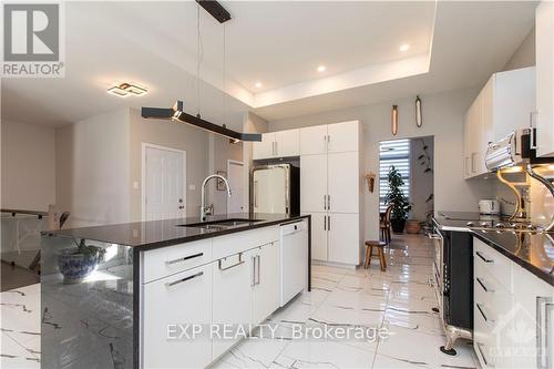 65 Granite Street, Prescott And Russell, ON - Indoor Photo Showing Kitchen With Upgraded Kitchen