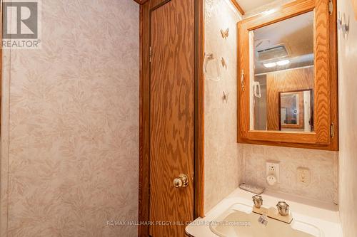 51 - 5216 County 90 Road, Springwater, ON - Indoor Photo Showing Bathroom