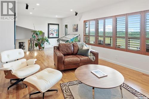 502 Sturgeon Drive, Saskatoon, SK - Indoor Photo Showing Living Room