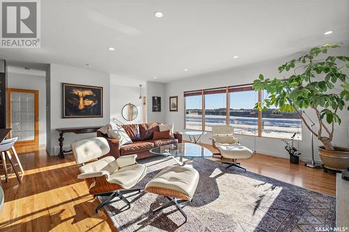 502 Sturgeon Drive, Saskatoon, SK - Indoor Photo Showing Living Room