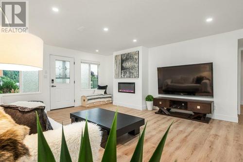 29 Preston Crescent, Enderby, BC - Indoor Photo Showing Living Room