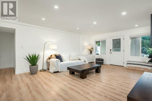 29 Preston Crescent, Enderby, BC - Indoor Photo Showing Living Room