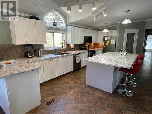 1014 King  Street, Cranbrook, BC - Indoor Photo Showing Kitchen With Upgraded Kitchen