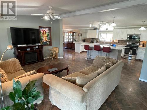 1014 King  Street, Cranbrook, BC - Indoor Photo Showing Living Room