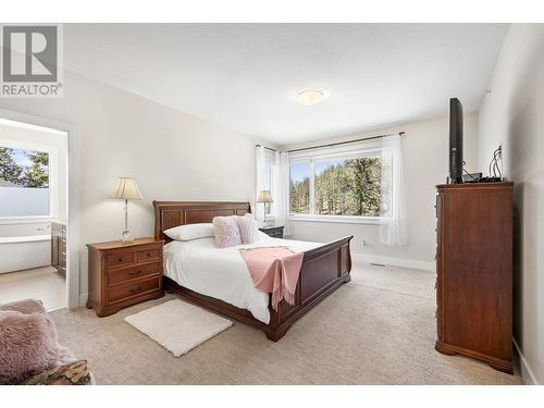 9142 Heritage Drive, Lake Country, BC - Indoor Photo Showing Bedroom