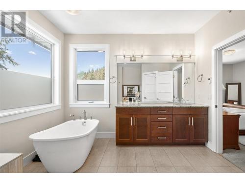 9142 Heritage Drive, Lake Country, BC - Indoor Photo Showing Bathroom