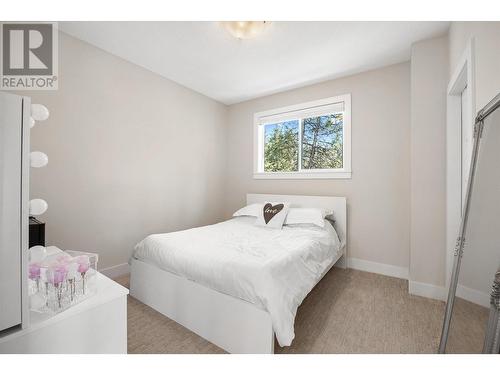 9142 Heritage Drive, Lake Country, BC - Indoor Photo Showing Bedroom