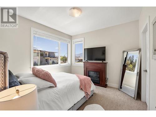 9142 Heritage Drive, Lake Country, BC - Indoor Photo Showing Bedroom