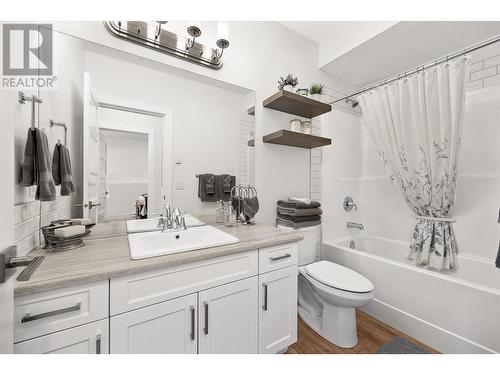 9142 Heritage Drive, Lake Country, BC - Indoor Photo Showing Bathroom