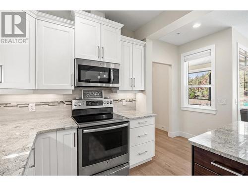 9142 Heritage Drive, Lake Country, BC - Indoor Photo Showing Kitchen