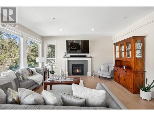 9142 Heritage Drive, Lake Country, BC - Indoor Photo Showing Living Room With Fireplace