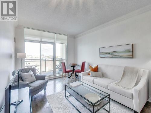 1002 - 319 Merton Street, Toronto (Mount Pleasant West), ON - Indoor Photo Showing Living Room