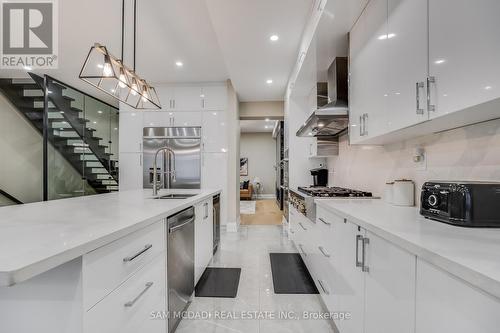 6 Campview Road, Hamilton (Winona Park), ON - Indoor Photo Showing Kitchen With Upgraded Kitchen