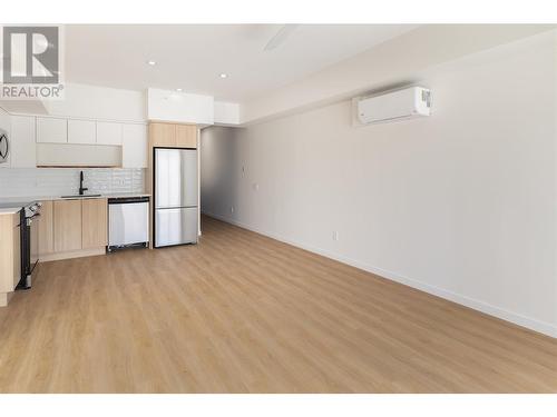 604 Cawston Avenue Unit# 615, Kelowna, BC - Indoor Photo Showing Kitchen With Stainless Steel Kitchen