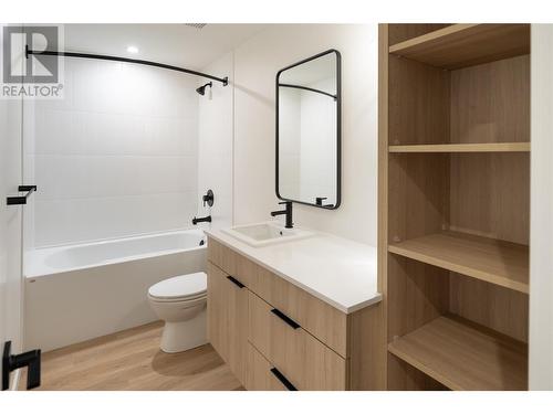 604 Cawston Avenue Unit# 415, Kelowna, BC - Indoor Photo Showing Bathroom