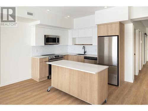 604 Cawston Avenue Unit# 415, Kelowna, BC - Indoor Photo Showing Kitchen With Stainless Steel Kitchen