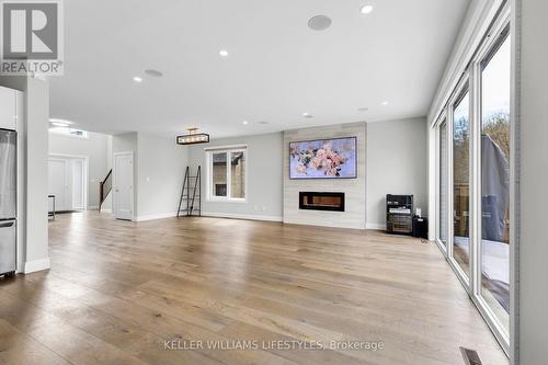 2288 Red Thorne Avenue, London, ON - Indoor Photo Showing Living Room