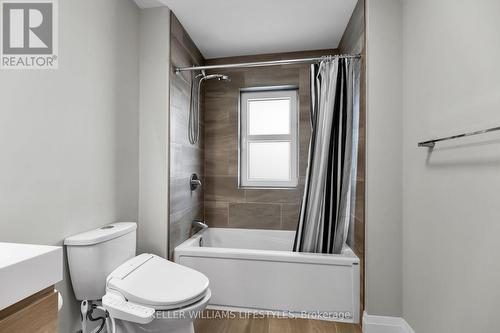 2288 Red Thorne Avenue, London, ON - Indoor Photo Showing Bathroom