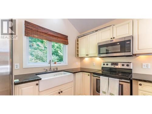 16242 Selkirk Road, Crawford Bay, BC - Indoor Photo Showing Kitchen