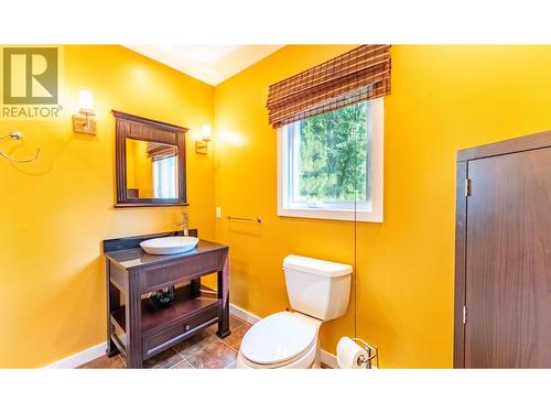 16242 Selkirk Road, Crawford Bay, BC - Indoor Photo Showing Bathroom