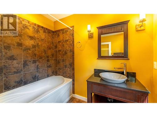 16242 Selkirk Road, Crawford Bay, BC - Indoor Photo Showing Bathroom