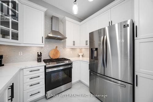 4 Dilworth Chase, Brampton (Bram East), ON - Indoor Photo Showing Kitchen With Stainless Steel Kitchen With Upgraded Kitchen