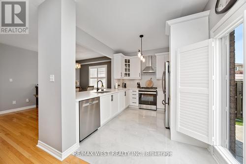 4 Dilworth Chase, Brampton (Bram East), ON - Indoor Photo Showing Kitchen