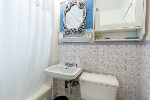 354 Cumberland Avenue, Hamilton, ON - Indoor Photo Showing Bathroom