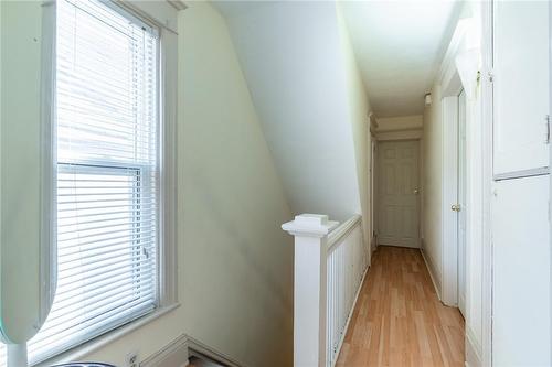 354 Cumberland Avenue, Hamilton, ON - Indoor Photo Showing Other Room