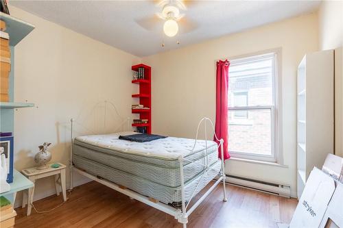 354 Cumberland Avenue, Hamilton, ON - Indoor Photo Showing Bedroom