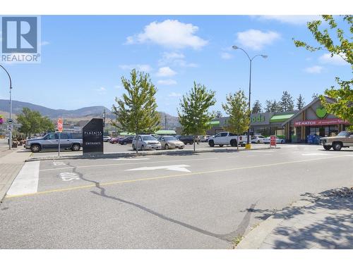 195 & 301 33 Highway W, Kelowna, BC 