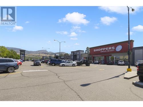 195 & 301 33 Highway W, Kelowna, BC 