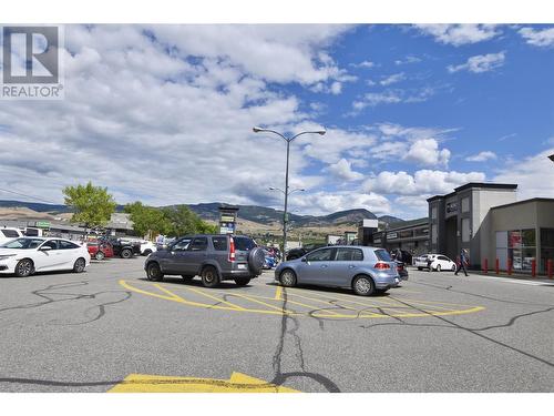 195 & 301 33 Highway W, Kelowna, BC 