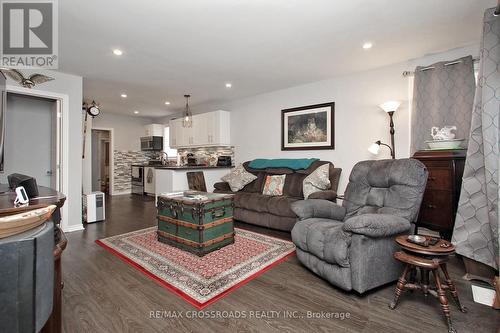 11 Biscayne Boulevard, Georgina (Keswick South), ON - Indoor Photo Showing Living Room