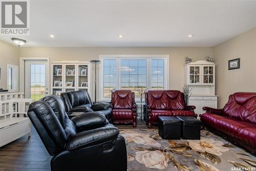 10 Friesen Street E, Laird Rm No. 404, SK - Indoor Photo Showing Living Room