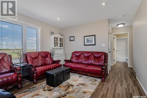 10 Friesen Street E, Laird Rm No. 404, SK - Indoor Photo Showing Living Room