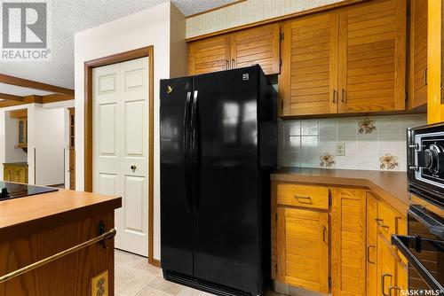 2610 Thornicroft Bay E, Regina, SK - Indoor Photo Showing Kitchen