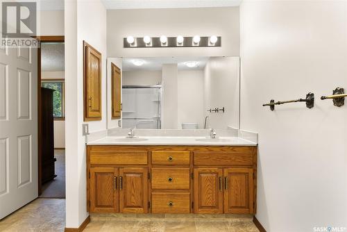 2610 Thornicroft Bay E, Regina, SK - Indoor Photo Showing Bathroom