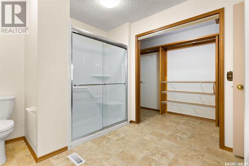 2610 Thornicroft Bay E, Regina, SK - Indoor Photo Showing Bathroom