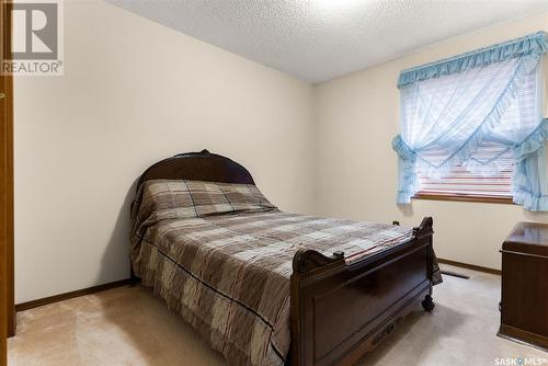 2610 Thornicroft Bay E, Regina, SK - Indoor Photo Showing Bedroom