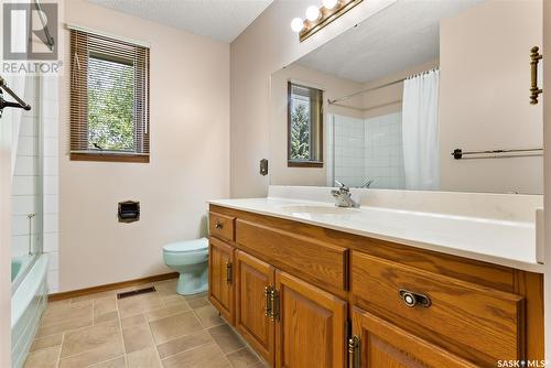 2610 Thornicroft Bay E, Regina, SK - Indoor Photo Showing Bathroom