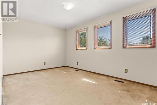 2610 Thornicroft Bay E, Regina, SK - Indoor Photo Showing Other Room