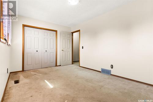 2610 Thornicroft Bay E, Regina, SK - Indoor Photo Showing Other Room