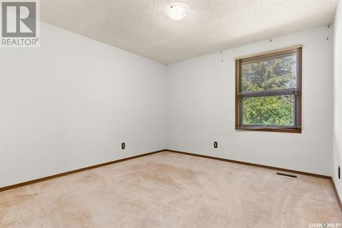 2610 Thornicroft Bay E, Regina, SK - Indoor Photo Showing Other Room