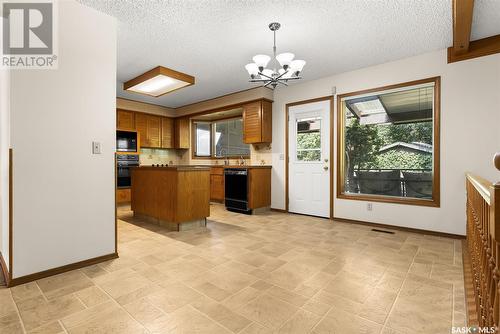 2610 Thornicroft Bay E, Regina, SK - Indoor Photo Showing Kitchen