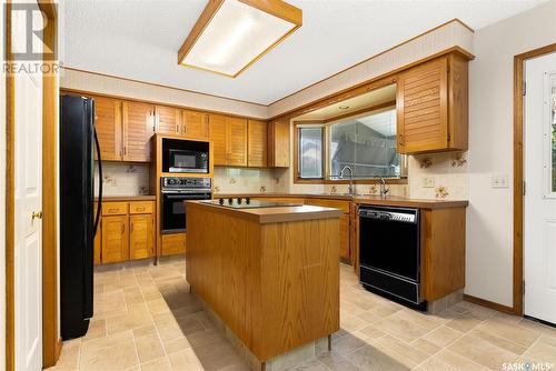 2610 Thornicroft Bay E, Regina, SK - Indoor Photo Showing Kitchen