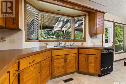 2610 Thornicroft Bay E, Regina, SK - Indoor Photo Showing Kitchen With Double Sink